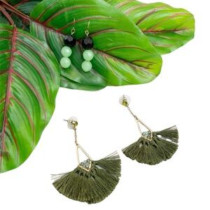 2 Pair of drop earrings